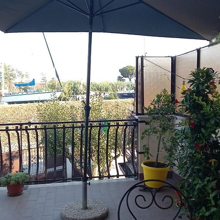 דירות פיומיצ'ינו A Santy'S House 1Piano-No Lift-Shuttle A Pagamento-Raggiungibile A Piedi Aeroporto-Fermata Bus Fiera Di Roma A 3 Minuti-Air Condiz Ed Extra Bed For A Fee A Pagamento מראה חיצוני תמונה